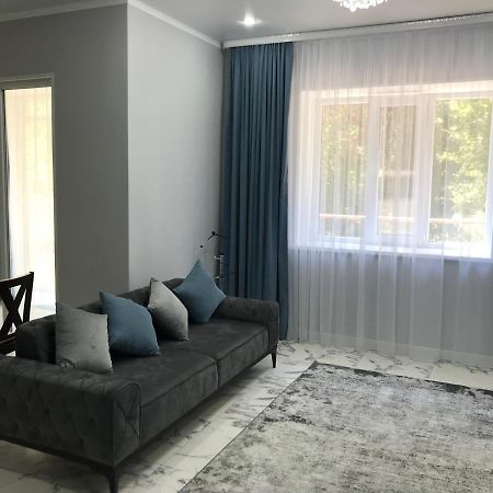 Люкс Апартаменты На Назарбаева Uralsk Zewnętrze zdjęcie